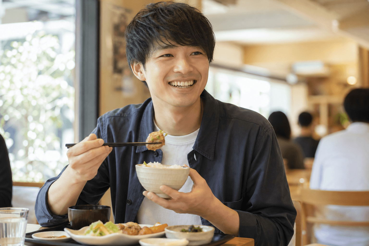 食事を楽しむ日常の様子